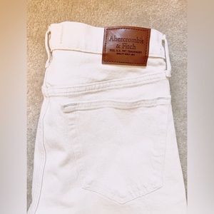 Off white Abercrombie and Fitch jeans size 32W 34L NEW WITH TAGS